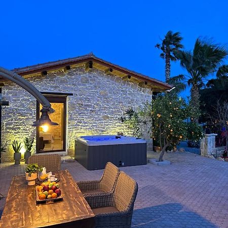 Villa Aspasia With Private Jacuzzi - Oasis Resort Коккинос Пиргос Экстерьер фото