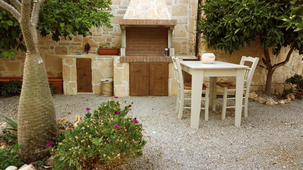 Villa Aspasia With Private Jacuzzi - Oasis Resort Коккинос Пиргос Экстерьер фото