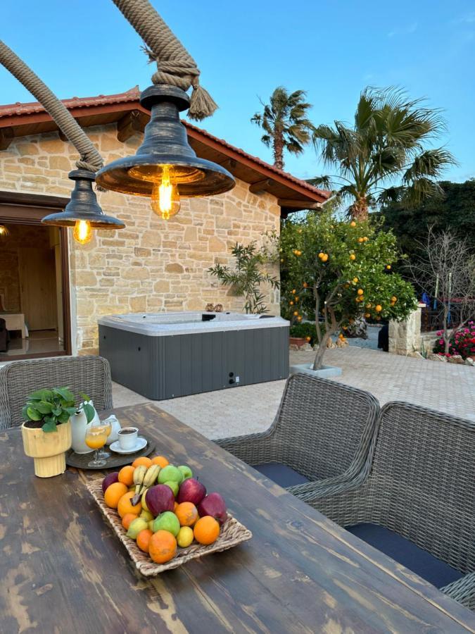 Villa Aspasia With Private Jacuzzi - Oasis Resort Коккинос Пиргос Экстерьер фото